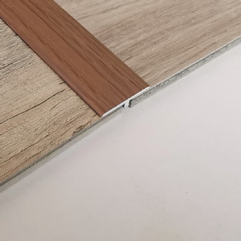 JS20B-T2.5 Wood Grain Mid -Joint Single Angle Trim